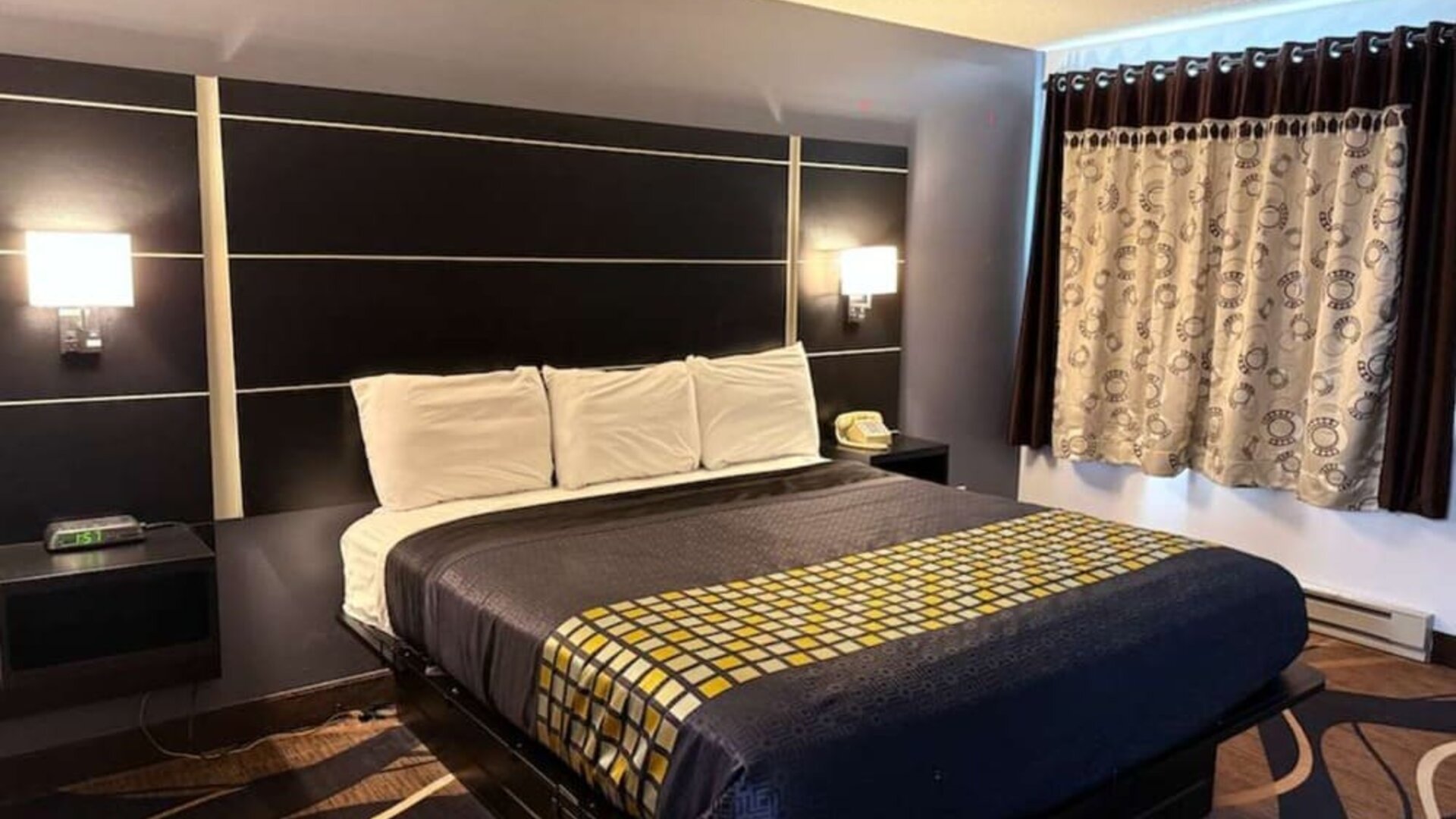 Day use room at Coratel Inn & Suites By Jasper Hastings.