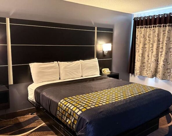 Day use room at Coratel Inn & Suites By Jasper Hastings.