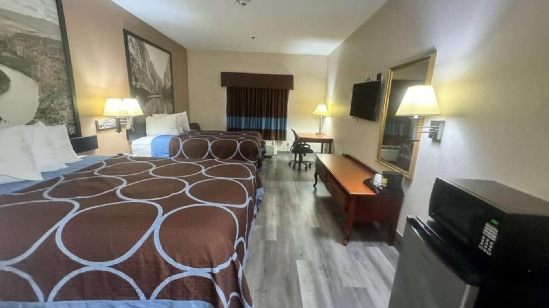 Day room with workspace at Hotel Piney Woods.