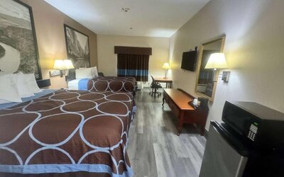 Day room with workspace at Hotel Piney Woods.