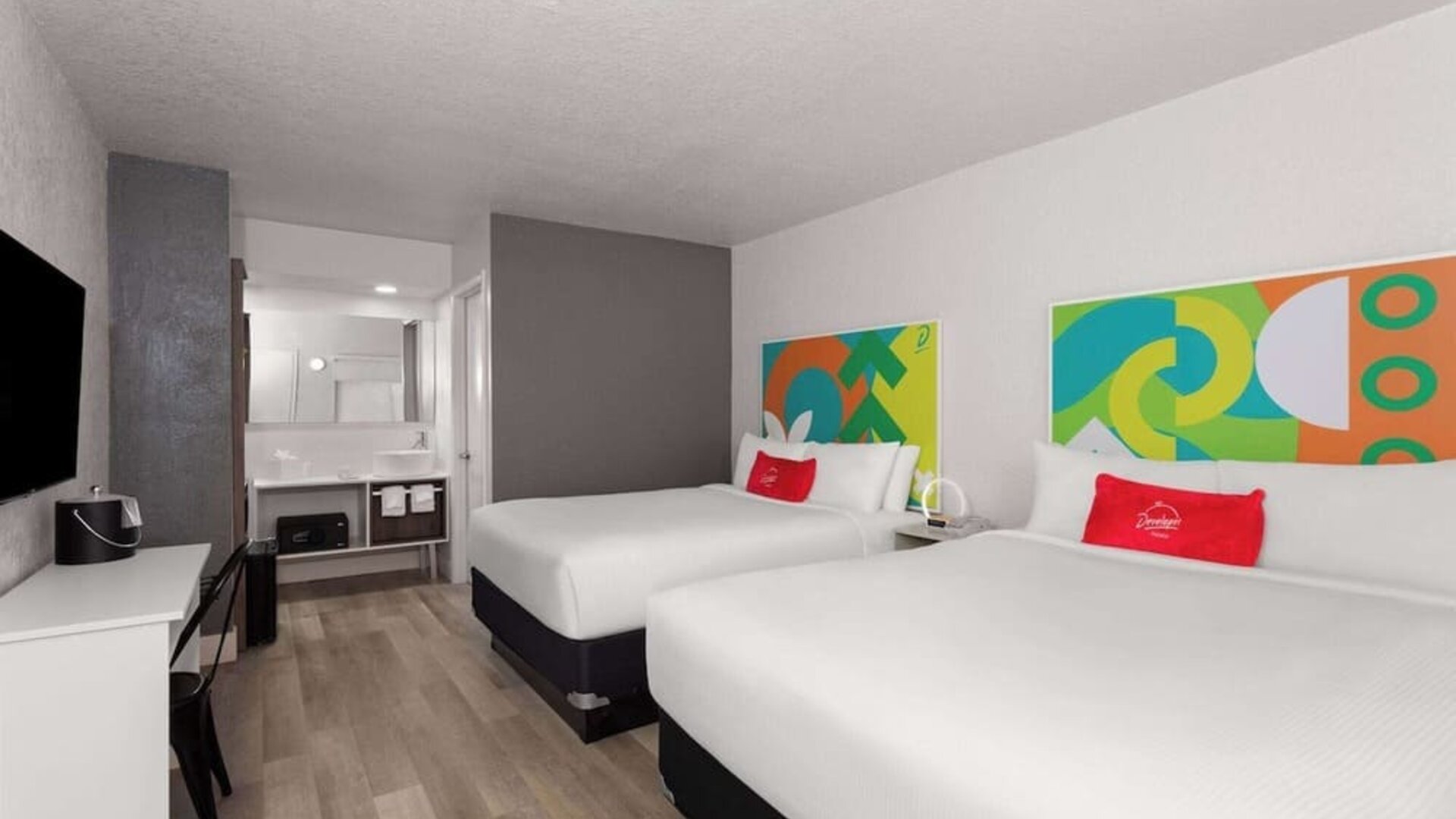 Day room with workspace at Travelodge by Wyndham Fundamental.