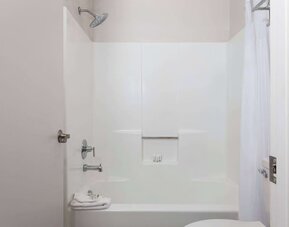 Bathroom at Howard Johnson by Wyndham Highway.