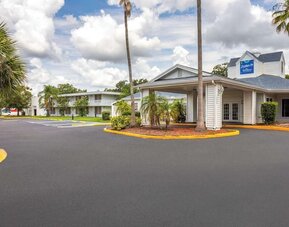 Exterior view of Baymont by Wyndham Maingate.