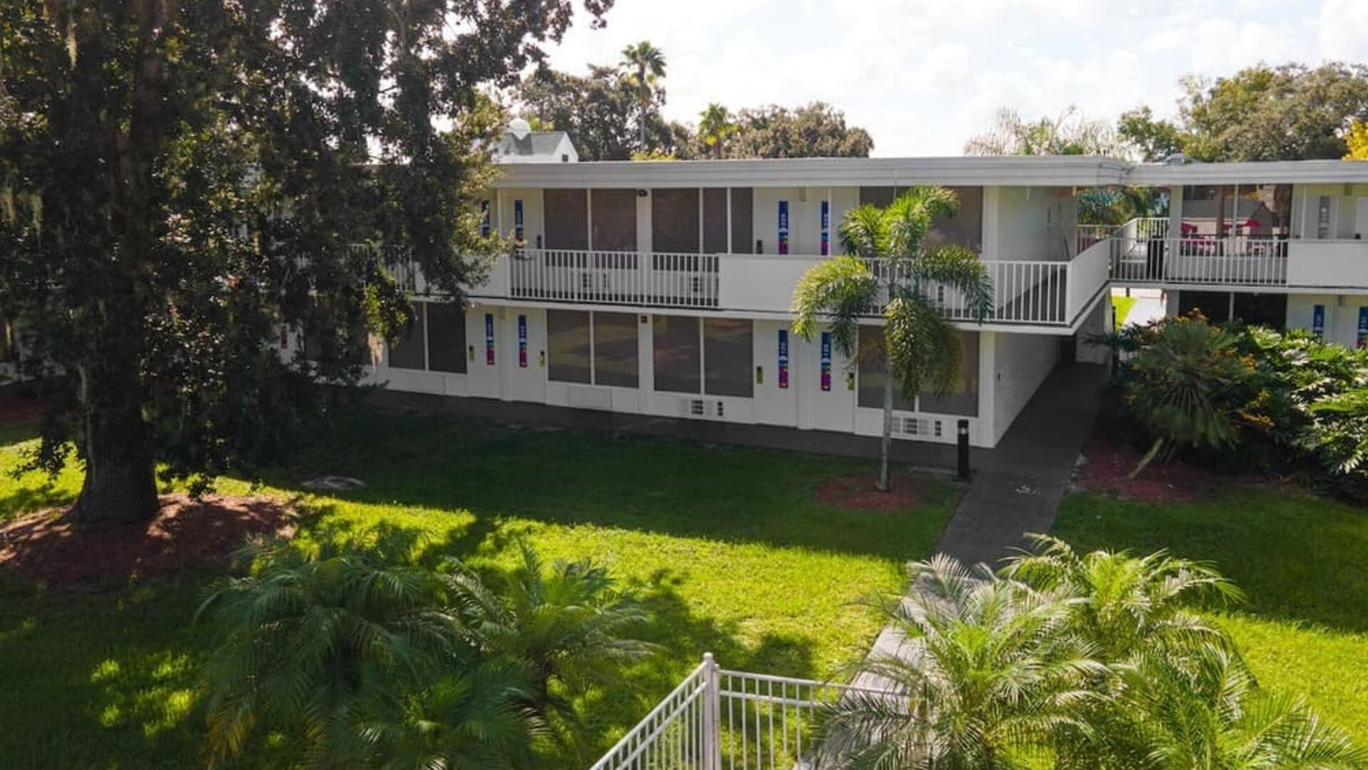 Exterior view of Baymont by Wyndham Maingate.