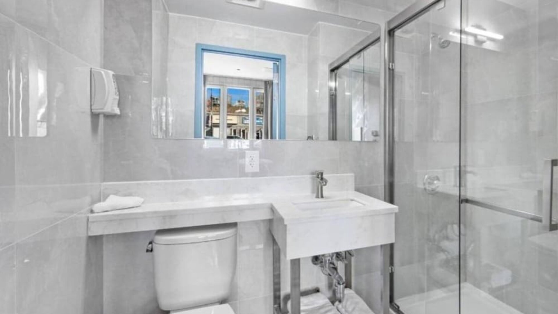 Modern bathroom with towels at Hotel 365 Bronx.