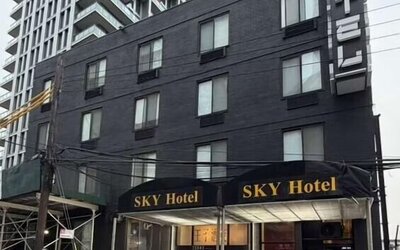 Exterior view of Sky Hotel Flushing - Laguardia Airport.