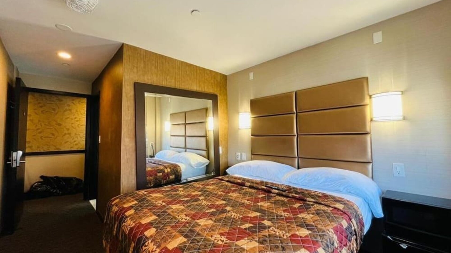 Day room with private bathroom at Hotel Key.