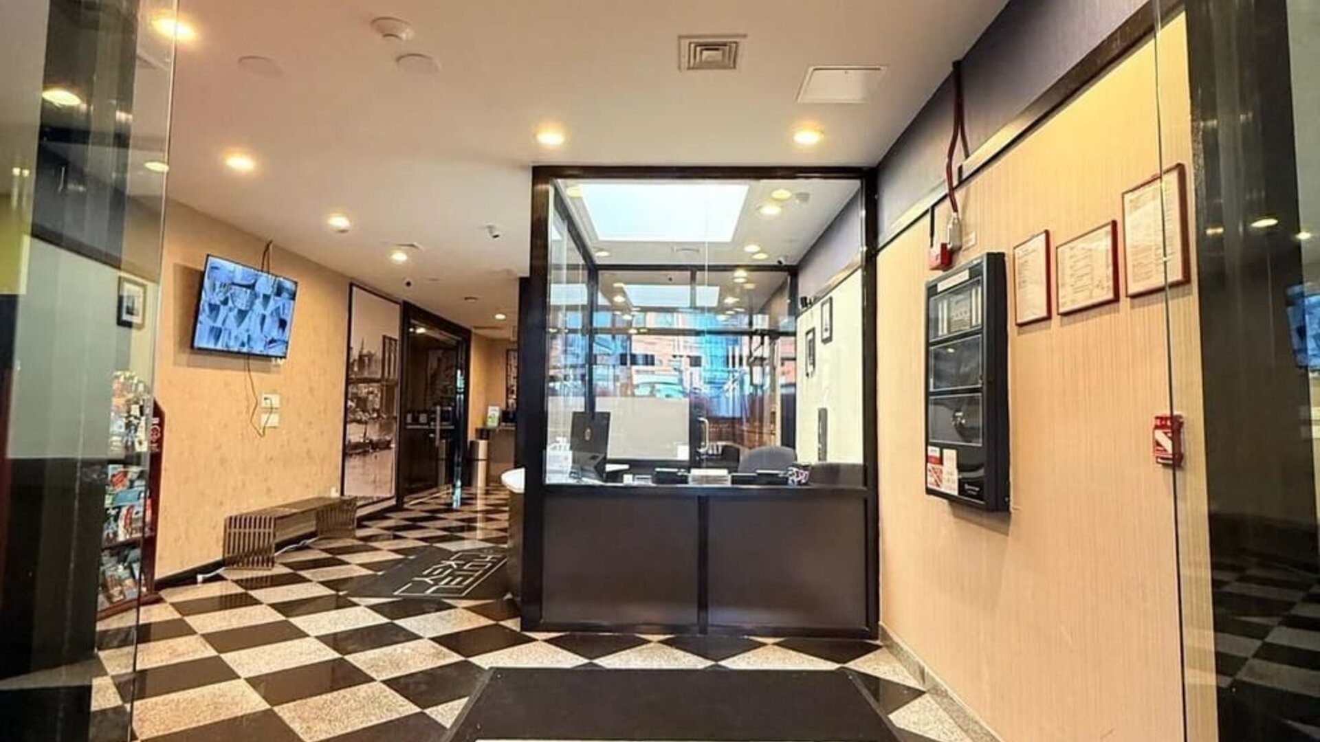 Reception at Hotel Key.