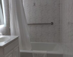 Bathroom with shower and tub at Hotel Key.