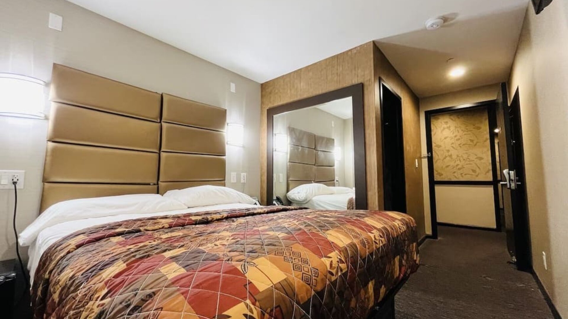 Day room with private bathroom at Hotel Key.