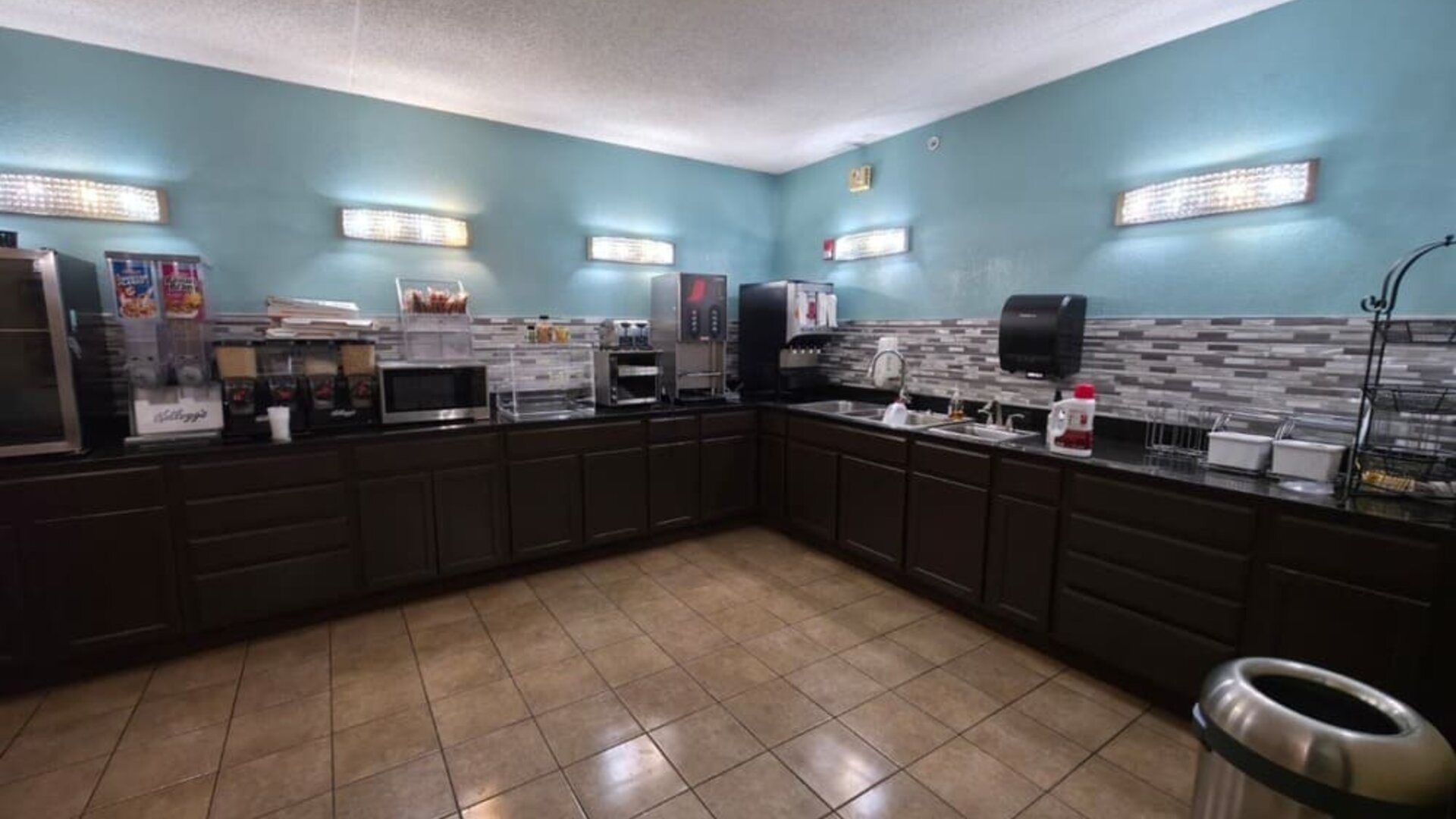Kitchen area at Coratel Inn And Suites By Jasper Wichita North.