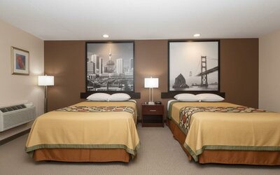 Day room at Coratel Inn And Suites By Jasper Wichita North.