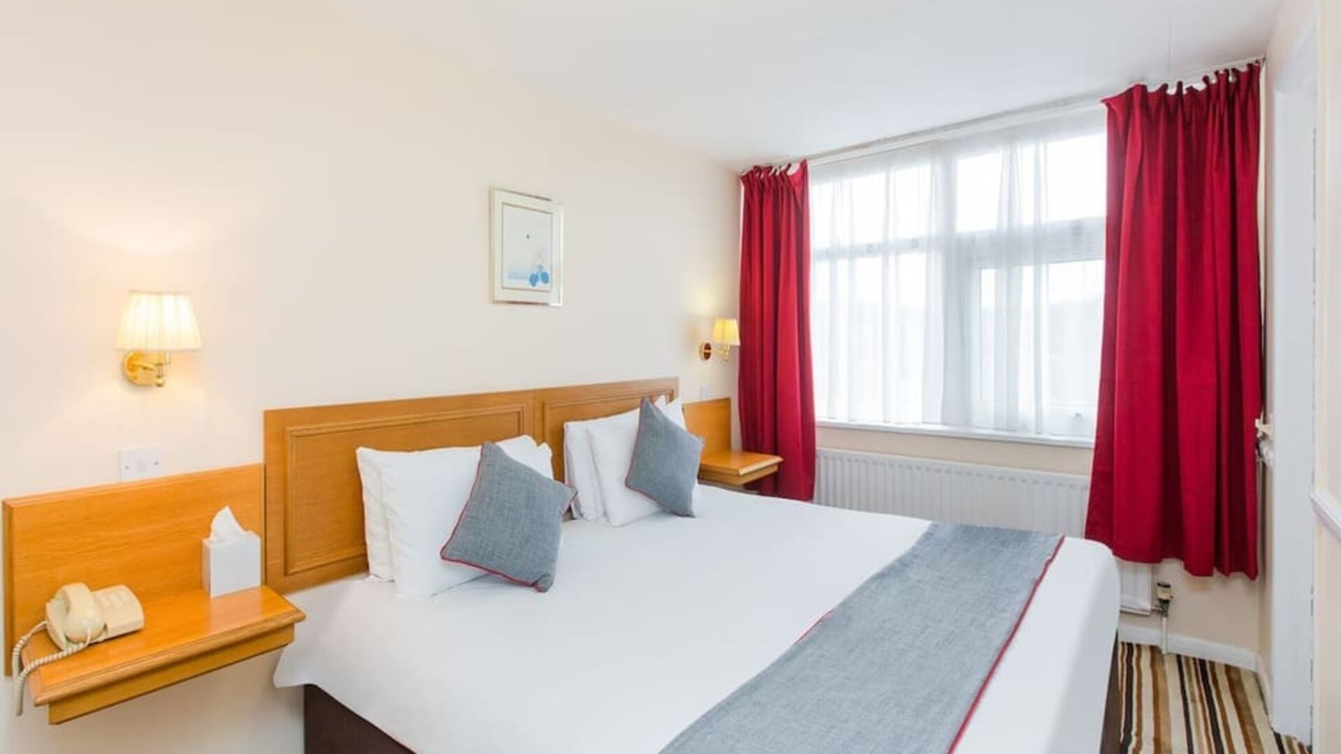 Day room at Stade Court Hotel.