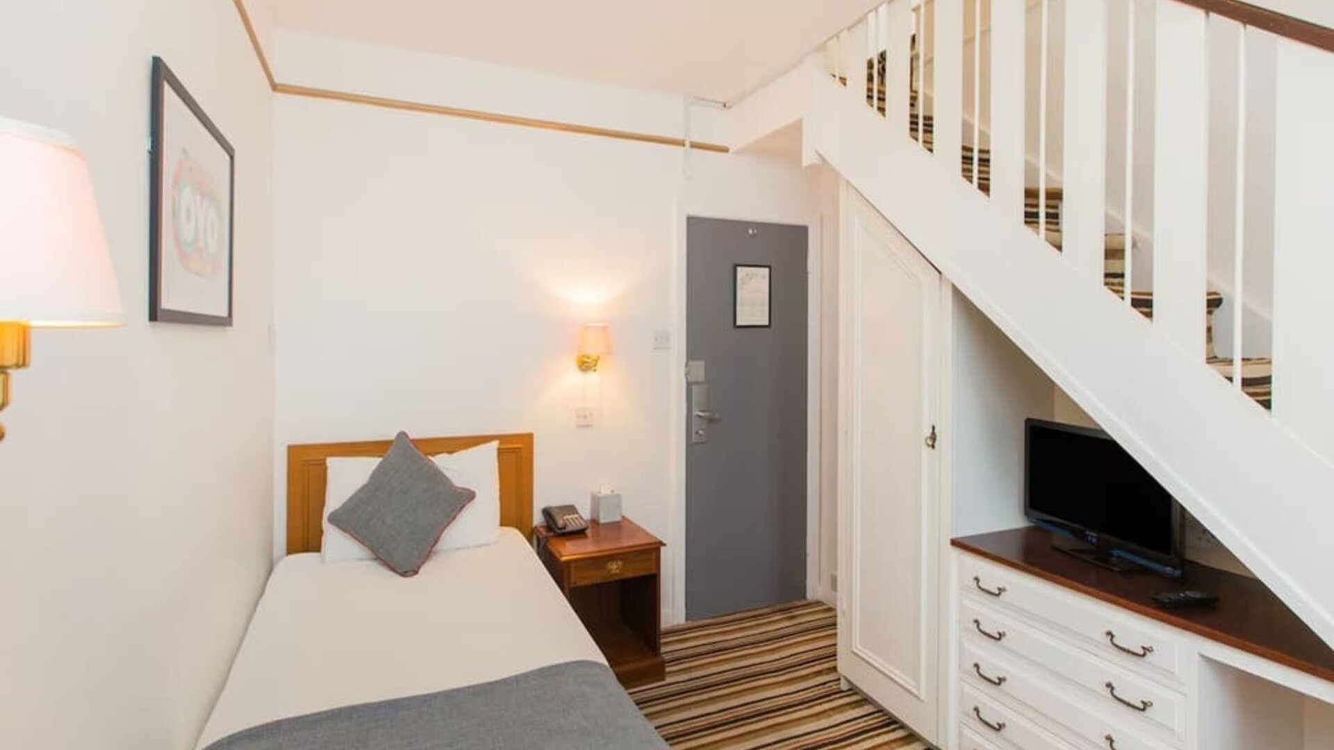 Day room at Stade Court Hotel.