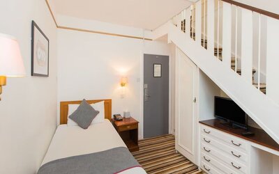 Day room at Stade Court Hotel.