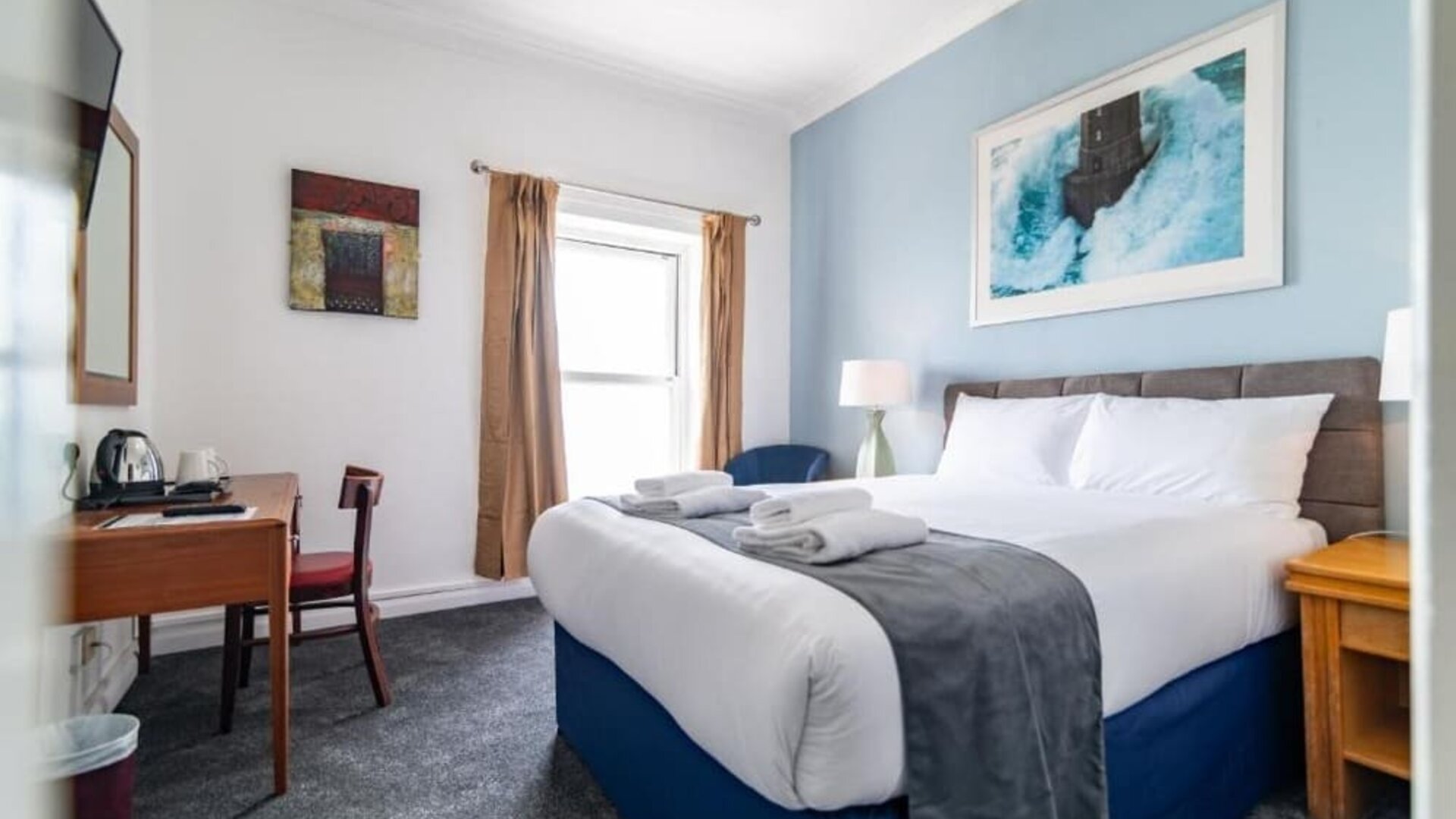 Day room with workspace at The Southcliff Hotel.