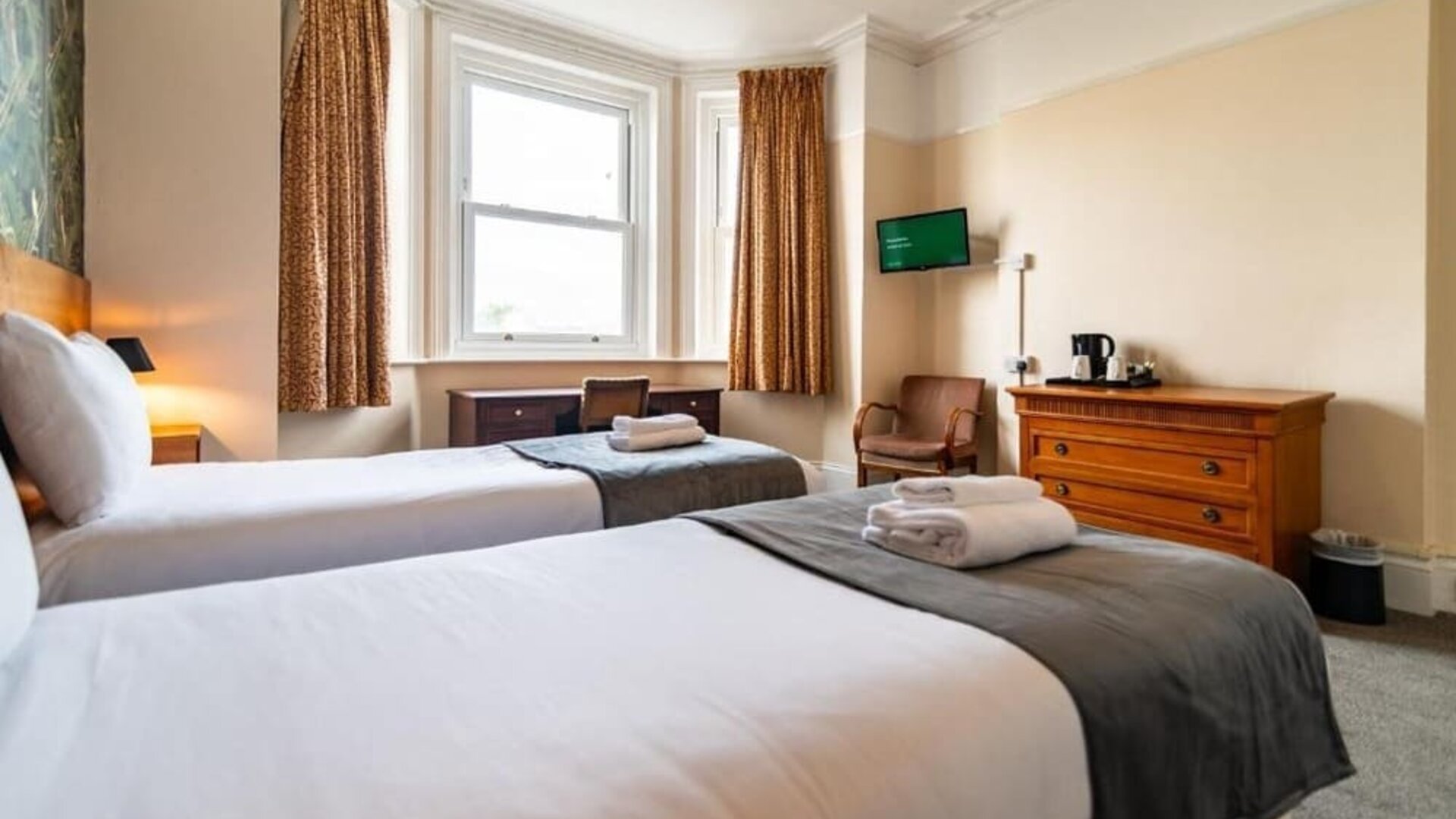 Day room with workspace at The Southcliff Hotel.