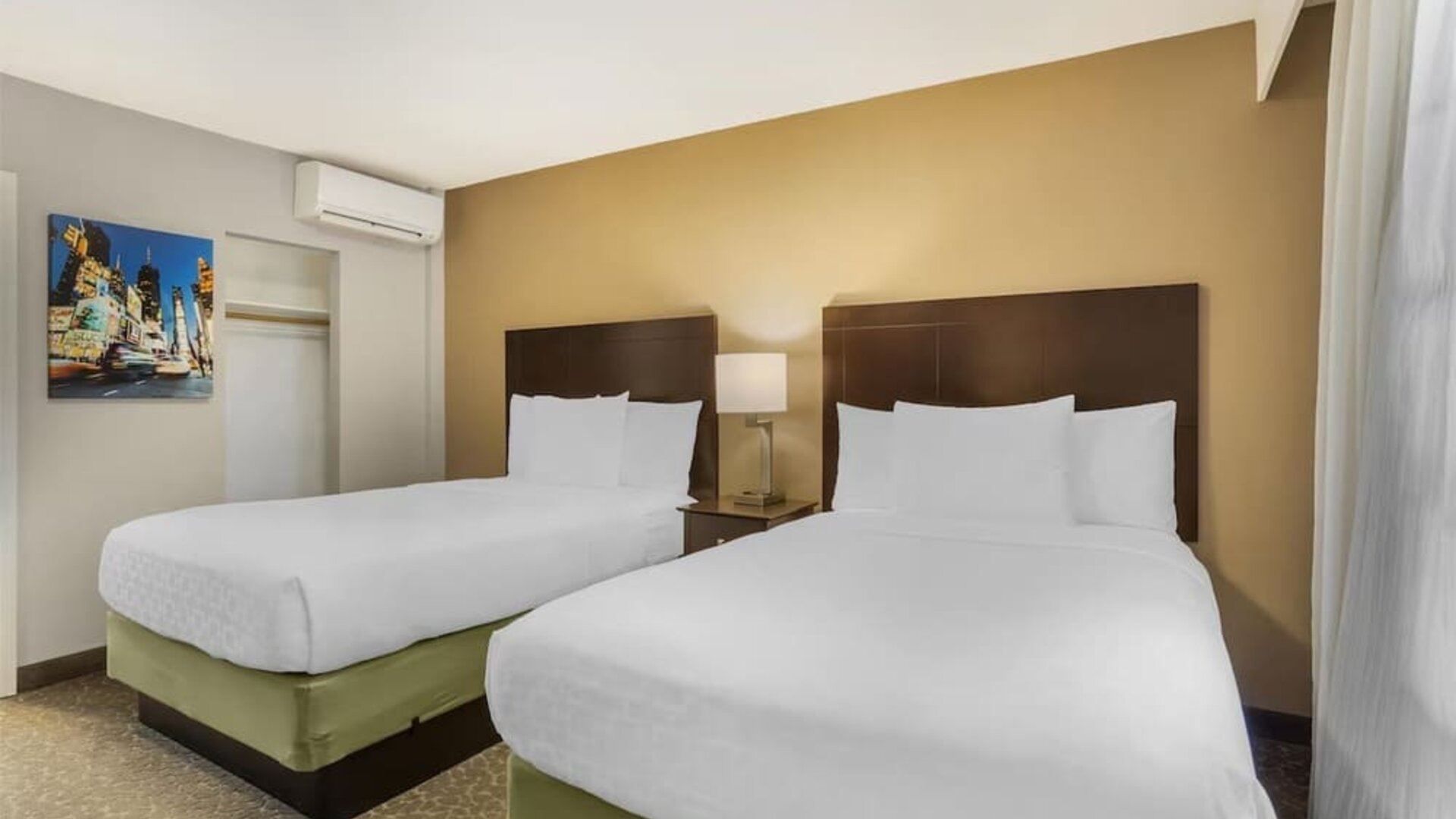 Day room at Best Western Fort Lee.