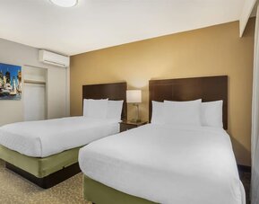 Day room at Best Western Fort Lee.