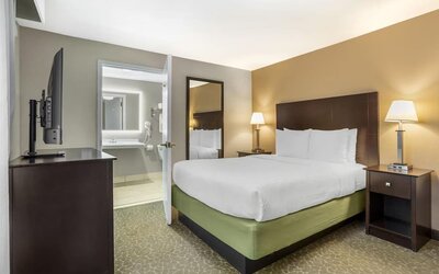 Day room with ensuite at Best Western Fort Lee.