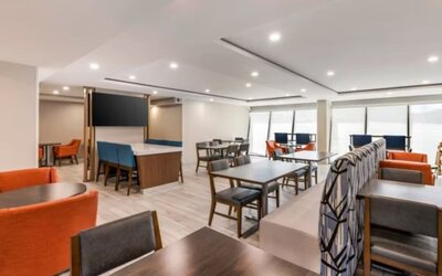 Restaurant at Holiday Inn Express Chicago - Downers Grove.