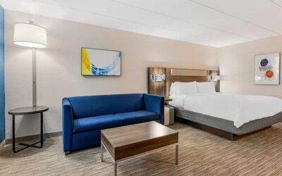 Day use room at Holiday Inn Express Chicago - Downers Grove.