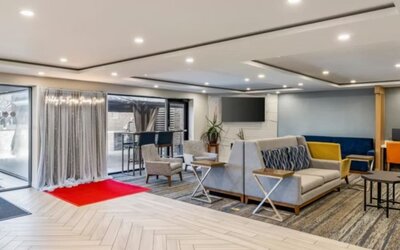 Lobby seating at Holiday Inn Express Chicago - Downers Grove.