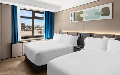 Day use room with natural light at Ly New York Hotel.
