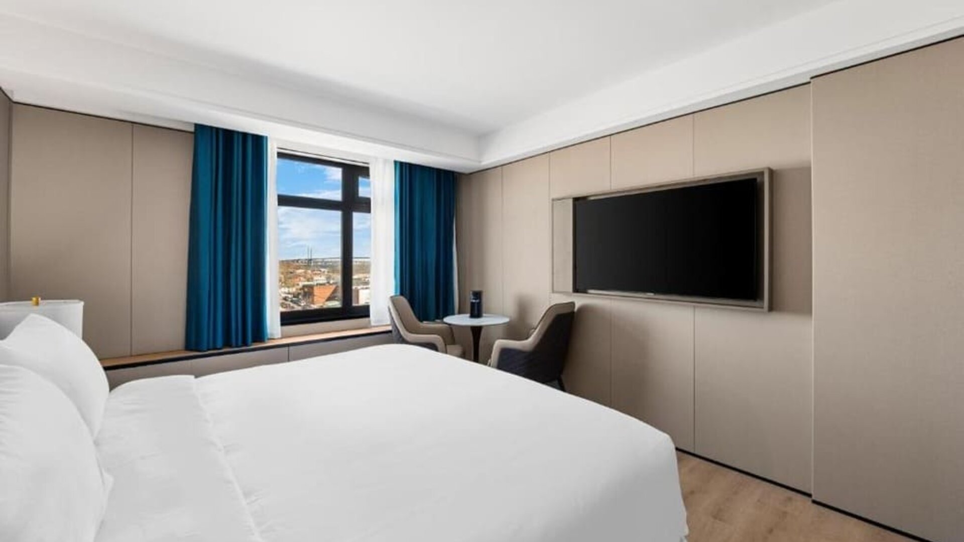 Day room with workspace at Ly New York Hotel.