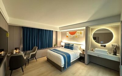 Day room with workspace at Ly New York Hotel.