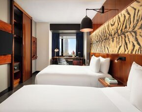 Double room with two beds, modern décor, and workspace at Hotel Hendricks.