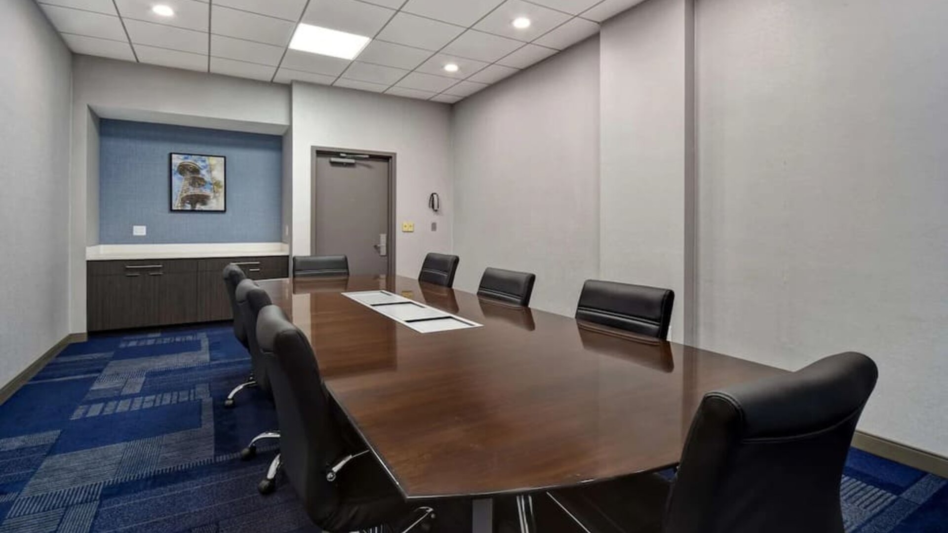 Professional board room at Hampton Inn NY-JFK.