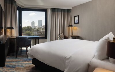 Day use room with large windows at Haven Hotel Rotterdam.