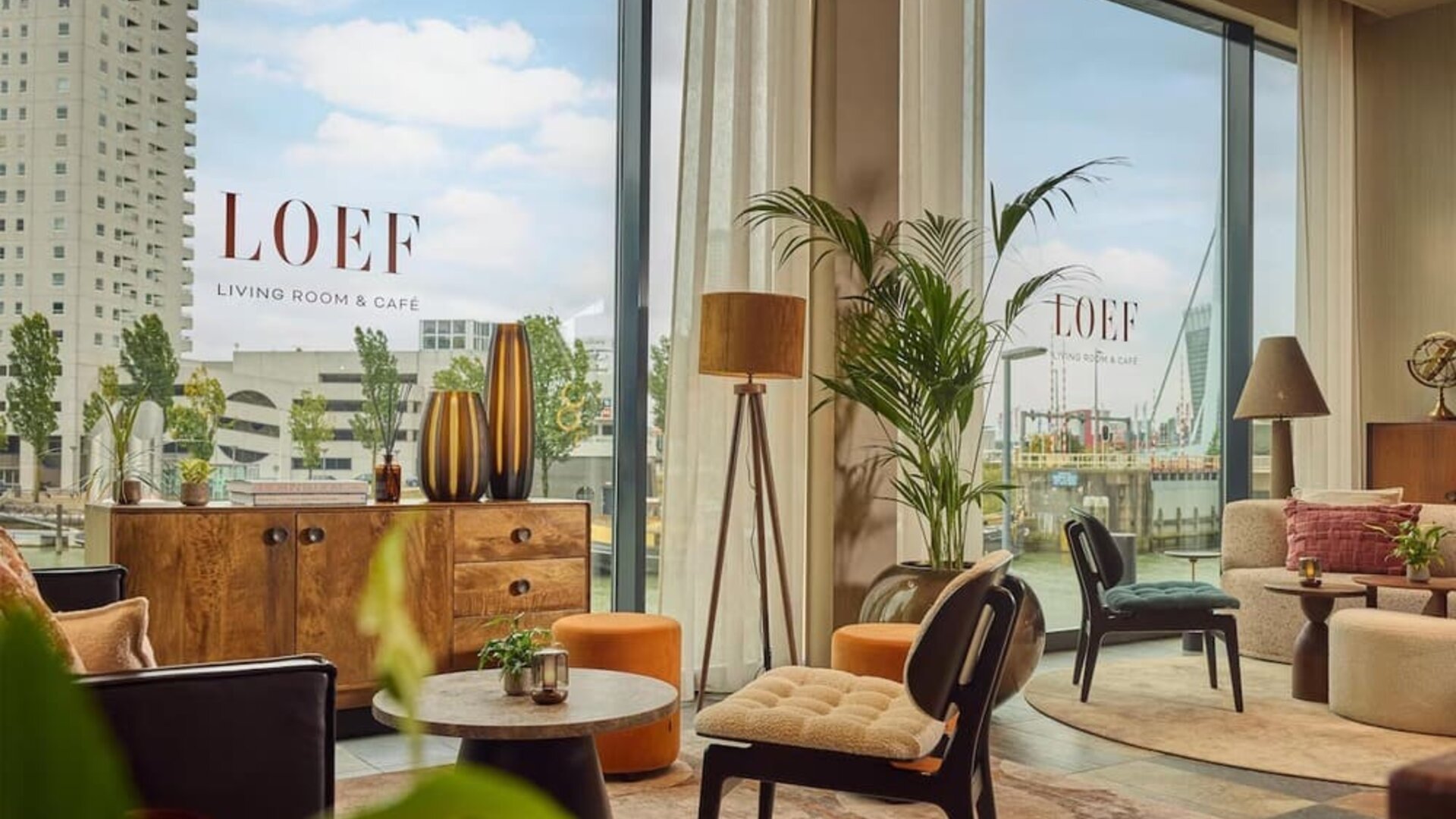 Coffee shop and restaurant at DoubleTree By Hilton Rotterdam Centre.