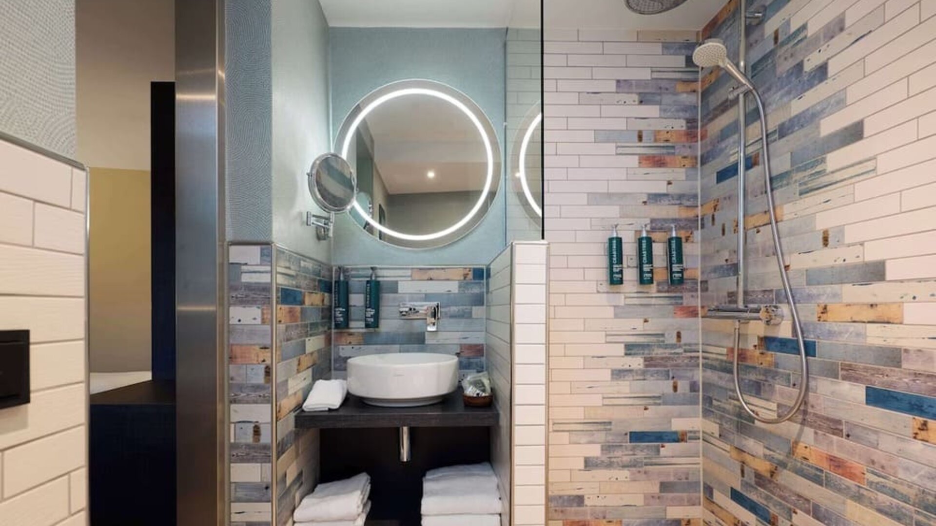 Guest bathroom with shower at DoubleTree By Hilton Rotterdam Centre.