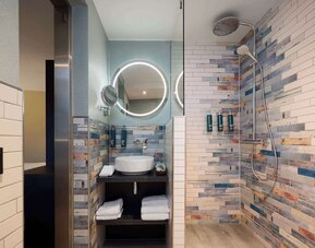 Guest bathroom with shower at DoubleTree By Hilton Rotterdam Centre.