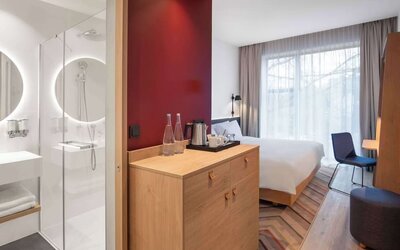 Day use room with work station and private bathroom at Hampton By Hilton Tallinn.