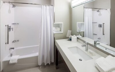 Contemporary bathroom with bathtub and vanity at Courtyard By Marriott Houston North/Shenandoah.