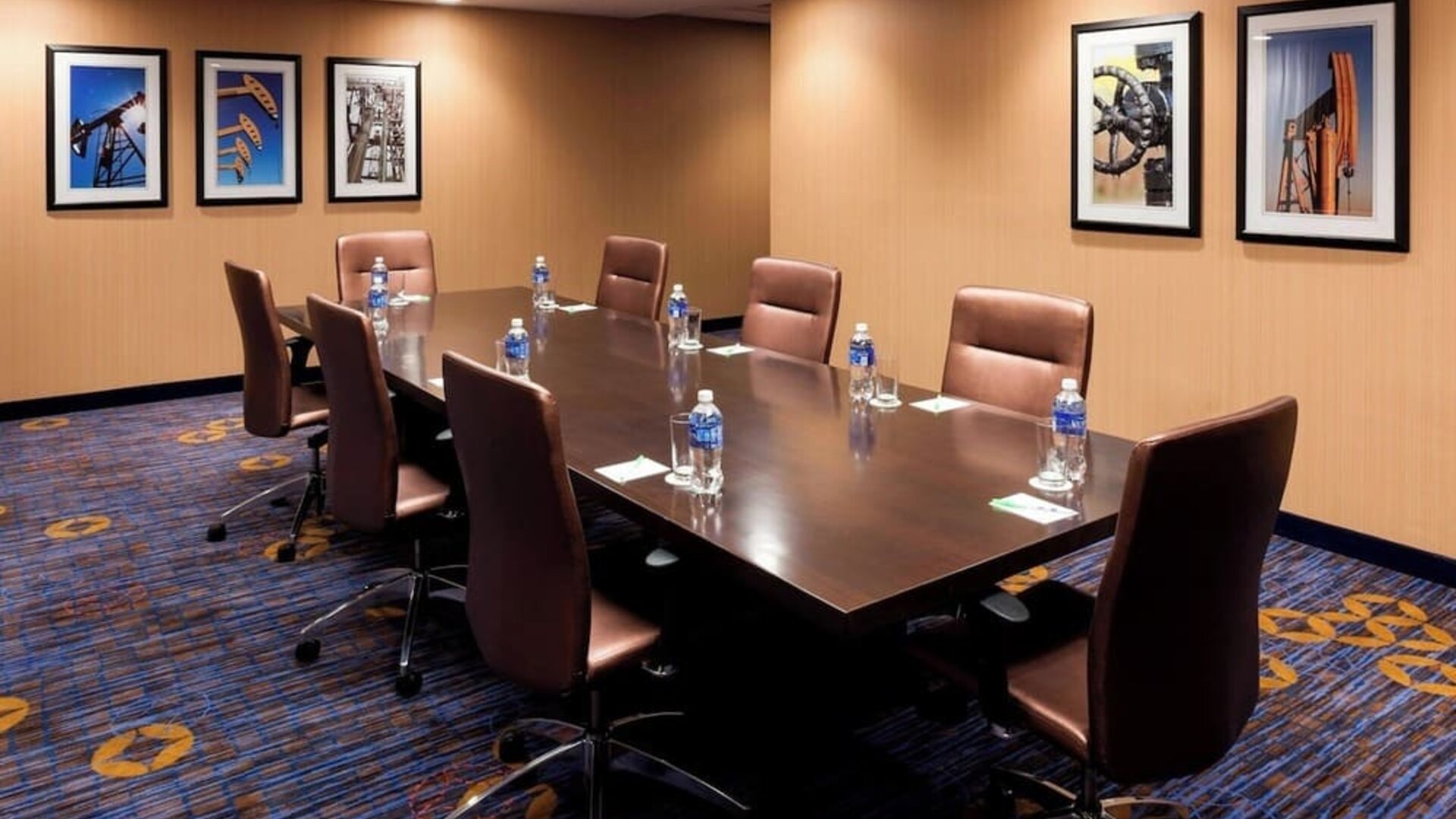 Conference meeting room with boardroom table at Courtyard By Marriott Houston North/Shenandoah.