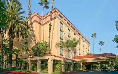 Hotel exterior at Embassy Suites By Hilton Arcadia.